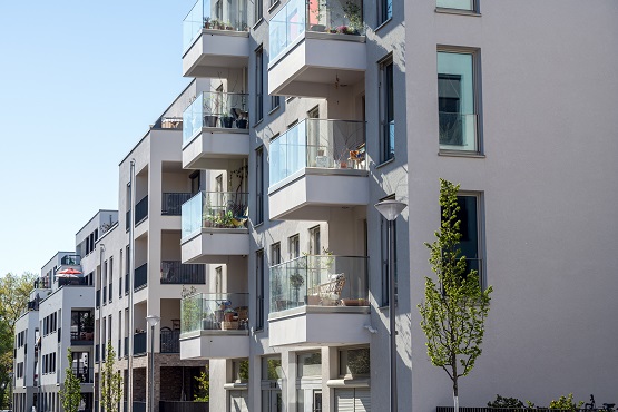 Modern multi-family apartment buildings seen in Berlin, Germany Symbolbild: Moderne Apartments