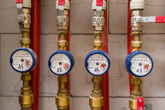 Gdansk, Poland - August 22, 2021: Water meter of cold water on wall background in a new building. Devices for measuring the amount of consumed water Symbolbild: 4 Wasserzähler