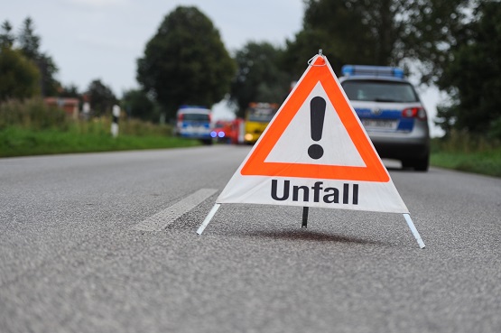 Symbolbild: Unfall, Warndreieck